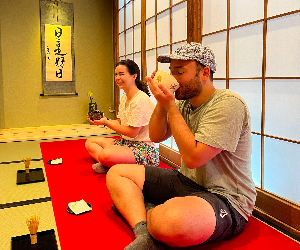 大阪道頓堀英文茶道體驗|親手製作抹茶與享受和菓子