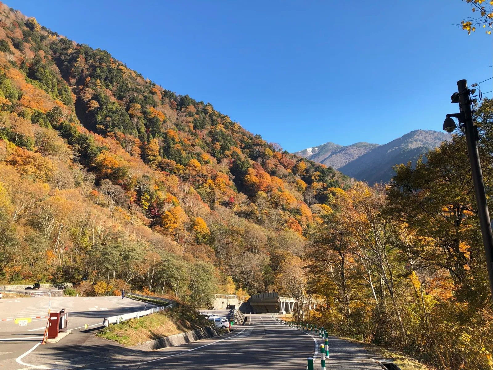 立山黒部アルペンルートを乗り物で巡る山岳観光
