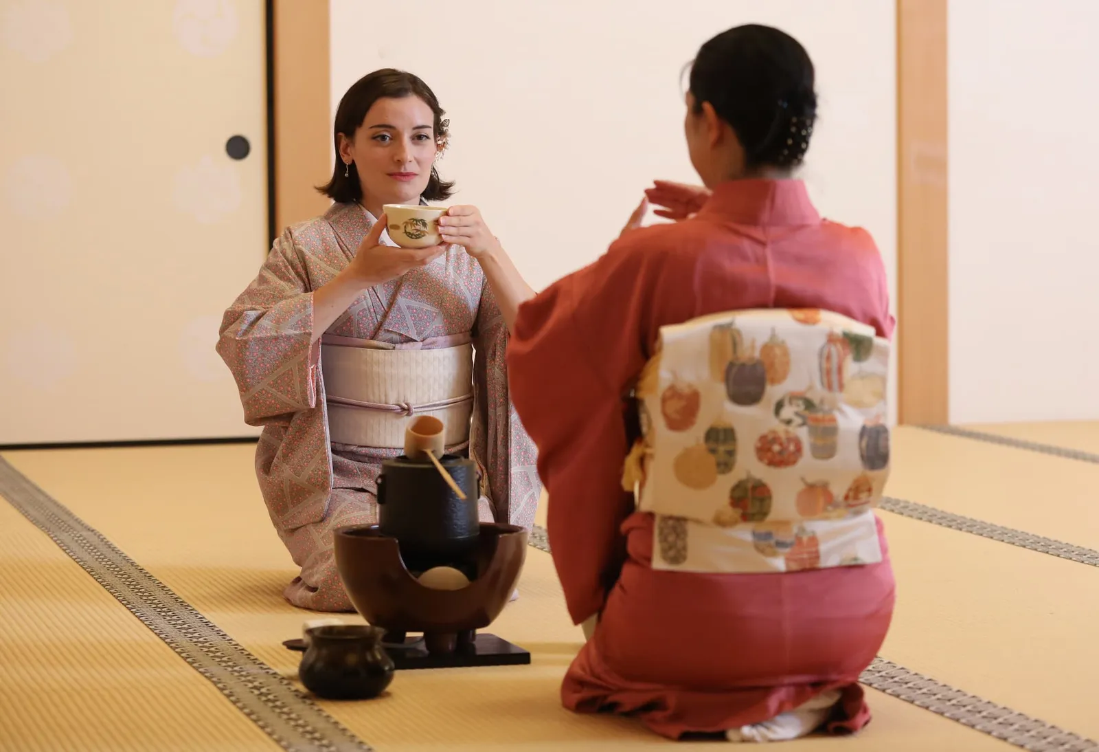 東京の寺院で楽しむ茶道と和菓子体験