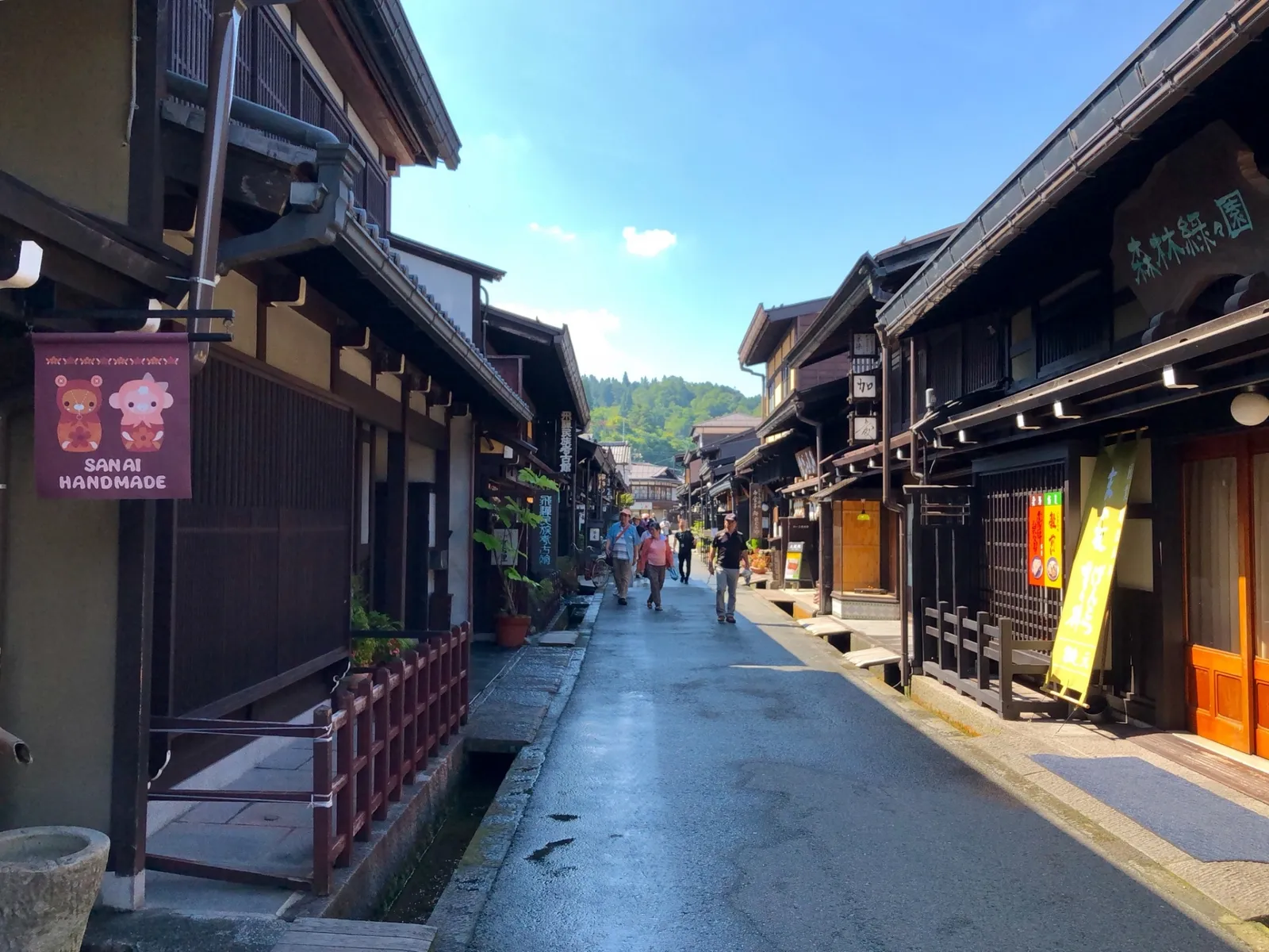 飛騨高山・三町筋에 늘어선 전통 목조 마치야