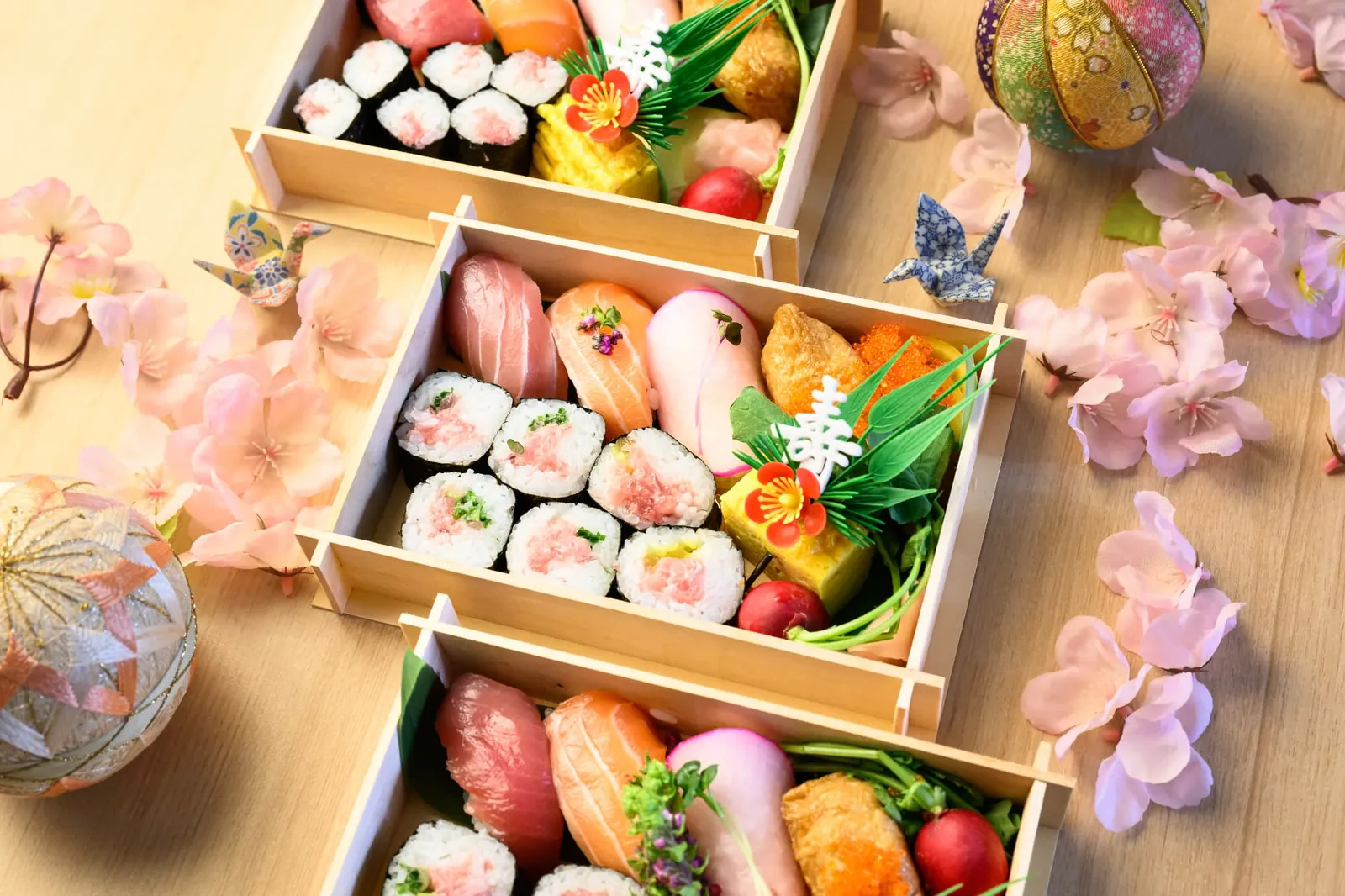 Tokyo Tsukiji Market Tour & Sushi Bento Making Experience