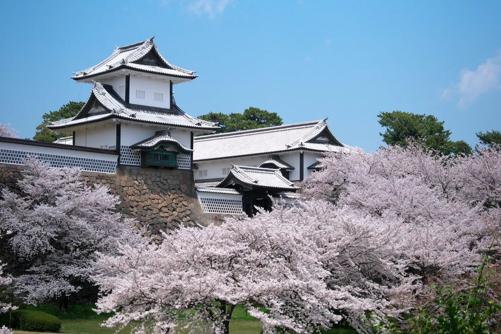 The remaining castle structures and historic scenery of Kanazawa Castle Park