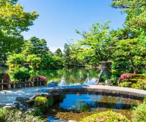 Kanazawa Half-Day Walking Tour: Kenrokuen Garden, Kanazawa Castle Park & Higashi Chaya District