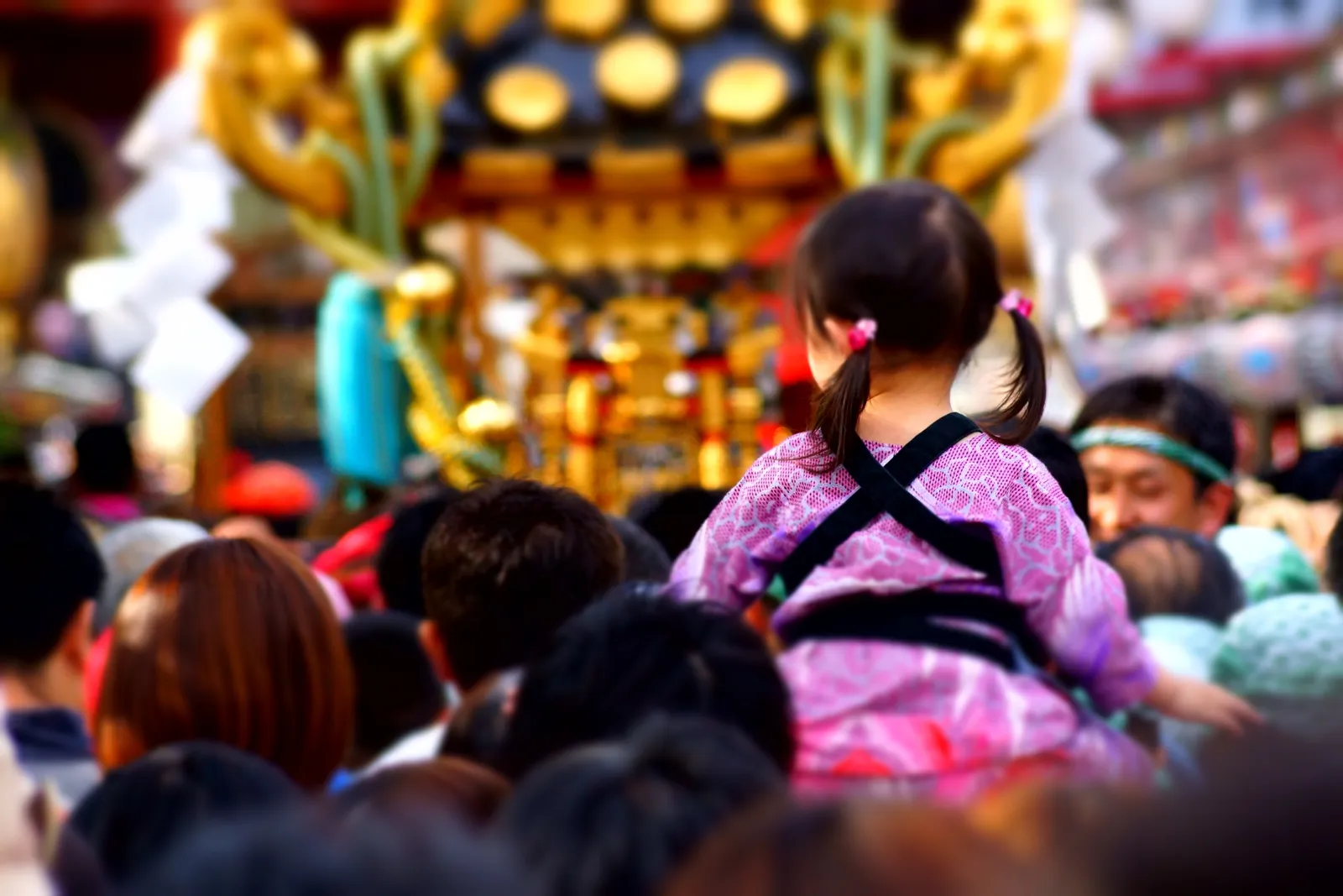 A woman enjoying the streets of Asakusa in kimono
