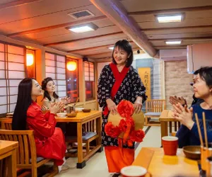 Tokyo Cruise: Sakura Yakatabune Boat & Tokyo Tower Option